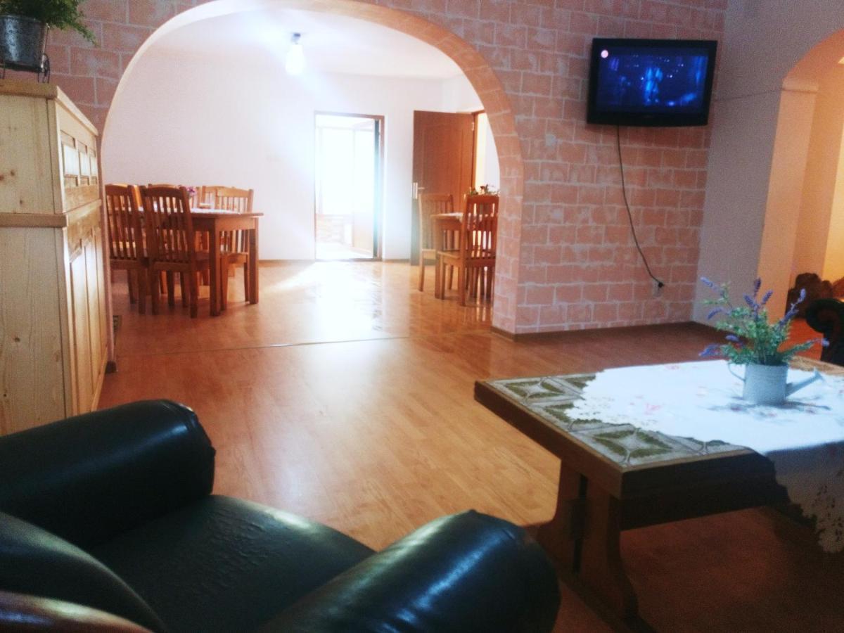 Bianca House Hotell Buşteni Exteriör bild