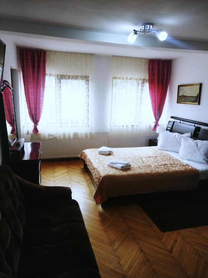 Bianca House Hotell Buşteni Exteriör bild
