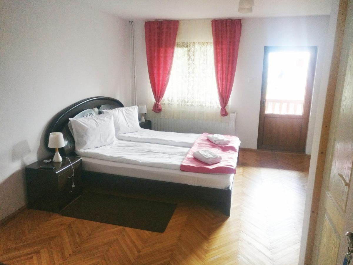 Bianca House Hotell Buşteni Exteriör bild