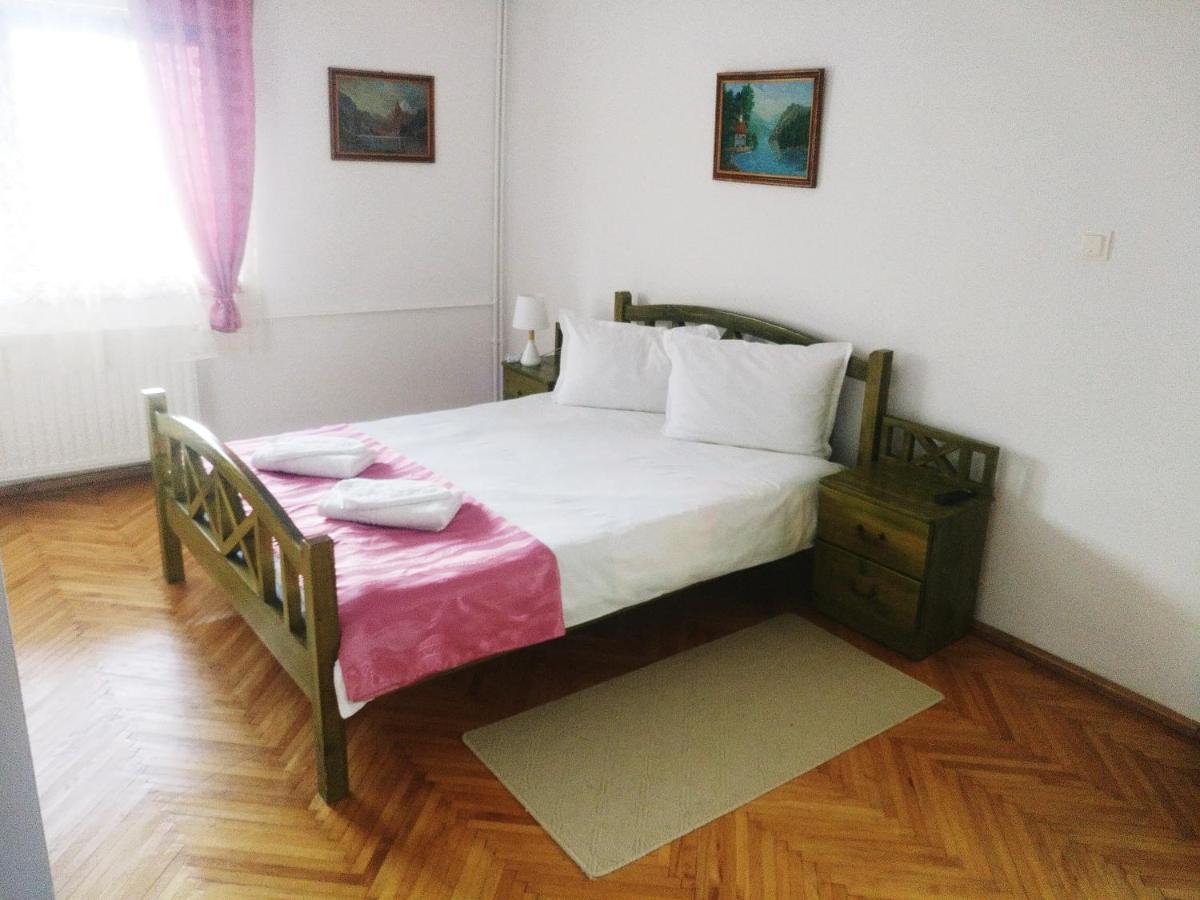 Bianca House Hotell Buşteni Exteriör bild
