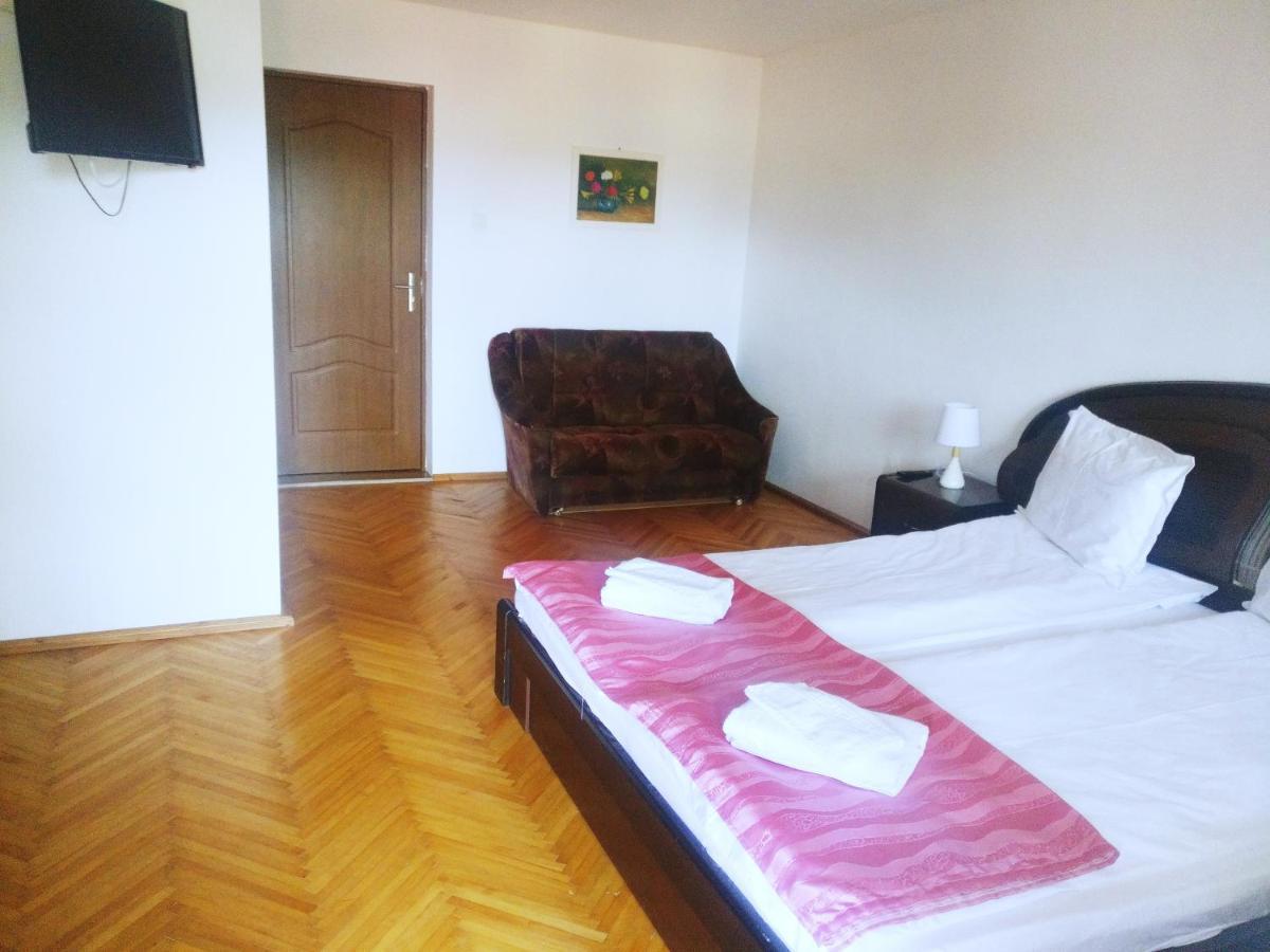 Bianca House Hotell Buşteni Exteriör bild