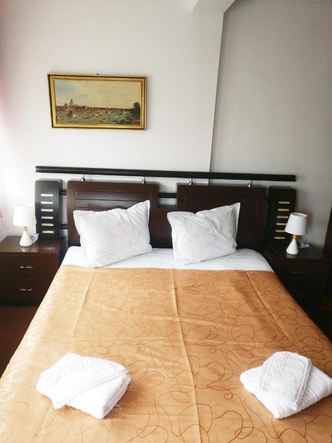 Bianca House Hotell Buşteni Exteriör bild